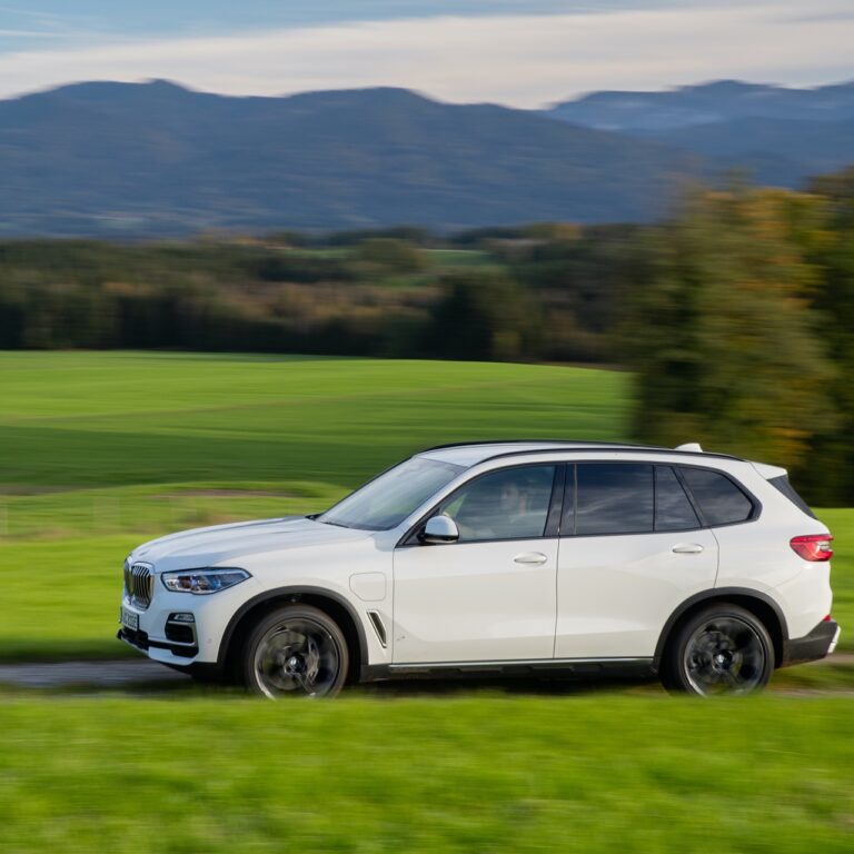 BMW X5 xDrive45e model arrives this Summer for $65,400
