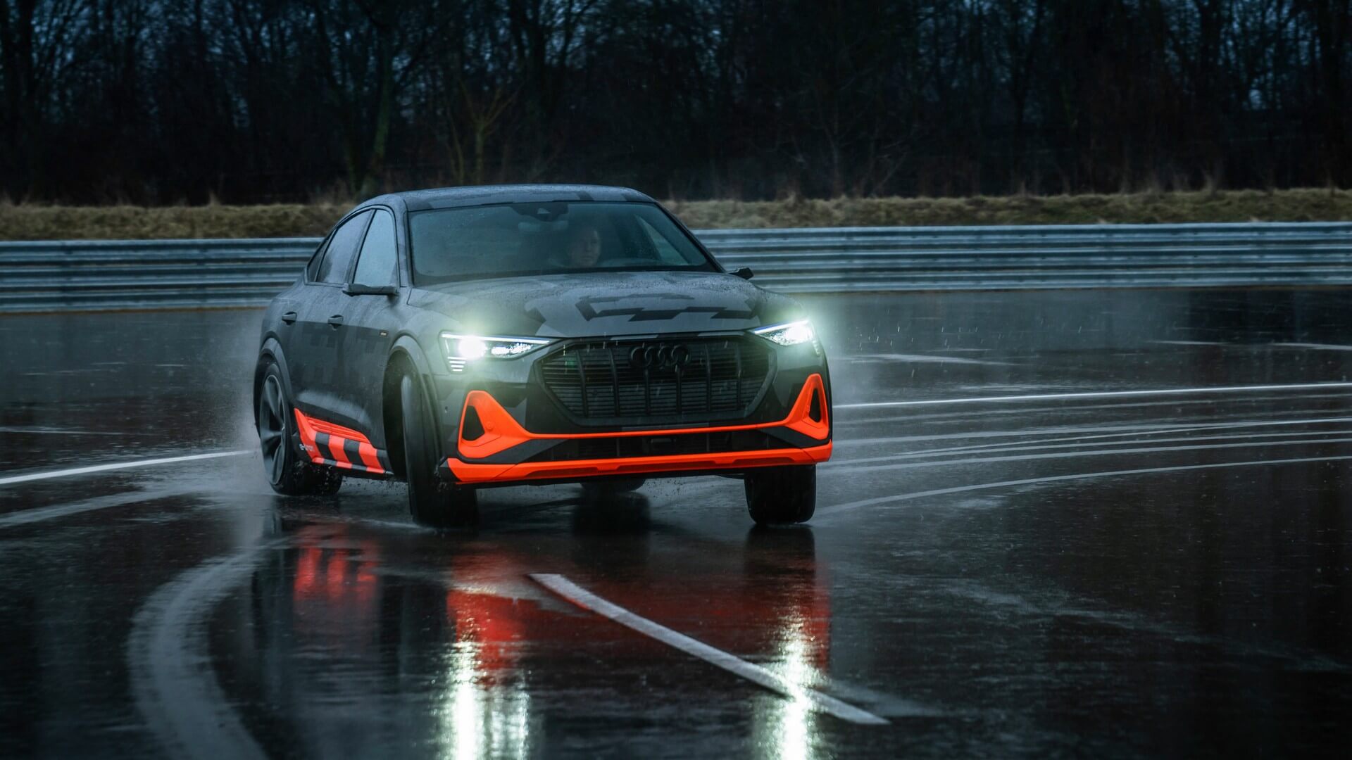 Audi e-tron Sportback drifting