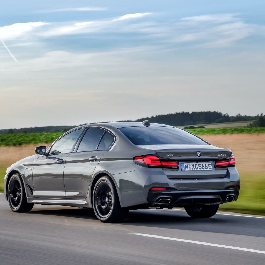 2020 BMW 545e xDrive - Test Drive