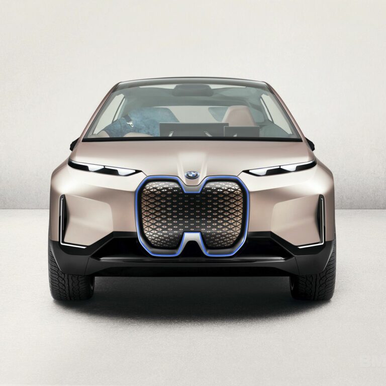 2022 BMW iX iNext will come in three variants, 300 HP to 600 HP
