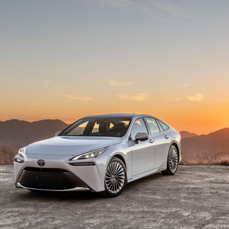 Lexus GS to come back as hydrogen sedan based on Toyota Mirai?