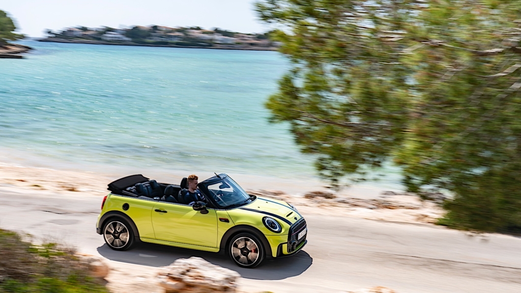 MINI plans to build an electric convertible by 2025