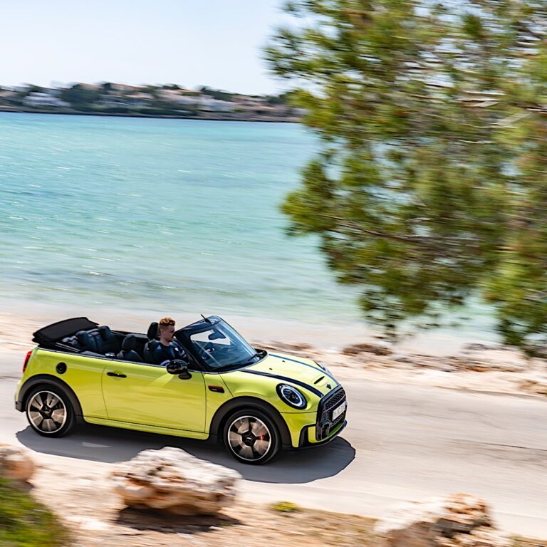 MINI plans to build an electric convertible by 2025