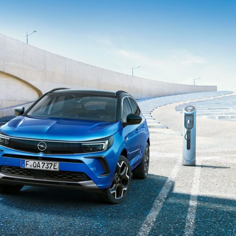 2022 Opel Grandland facelift breaks cover with plug-in hybrid powertrain