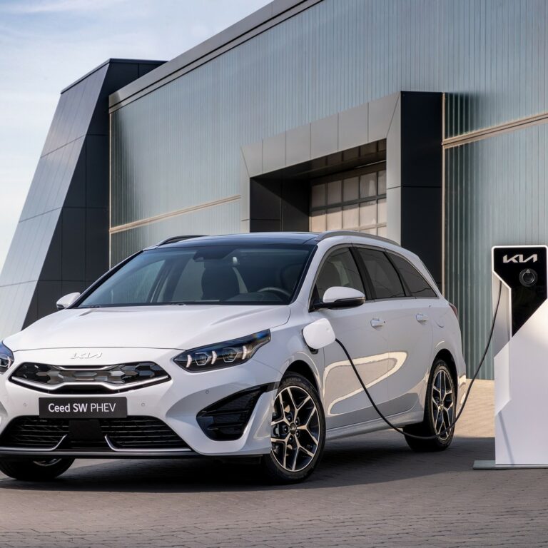 2022 Kia Ceed debuts with mild-hybrid and plug-in hybrid powertrains