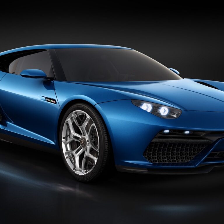 Lamborghini Aventador replacement due 2023 with plug-in hybrid setup