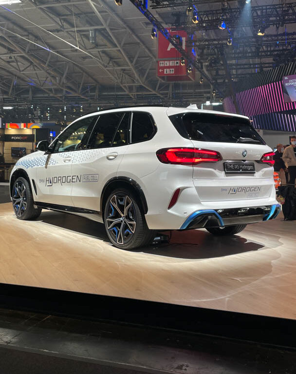 2021 IAA: BMW iX5 Hydrogen Mixes Things Up a Bit in Munich