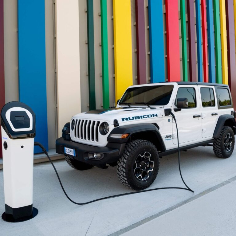 2022 Jeep Wrangler revealed in Europe, now only as 4xe plug-in hybrid